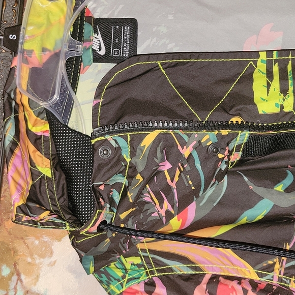 SOLD Nike Men's Sportswear NSW black rain jacket Palm Floral Print AR1598-386 - Picture 7 of 13